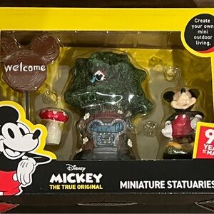 Disney Mickey Mouse Miniature Statuary Kit - Red, Black, Green